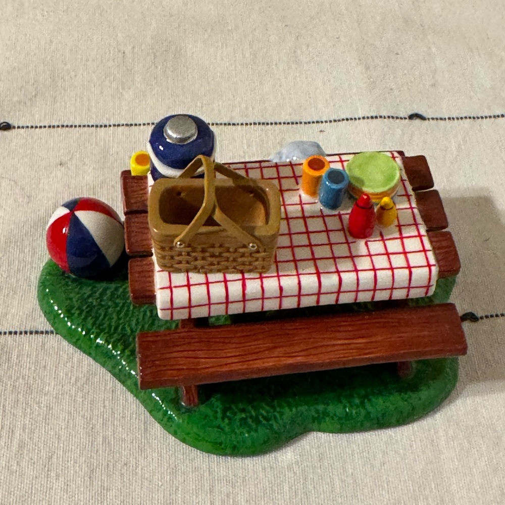 Dept 56 Snow Village - Summertime Family Picnic set of 2 Figurine Baseball 55180 - Picture 3 of 8